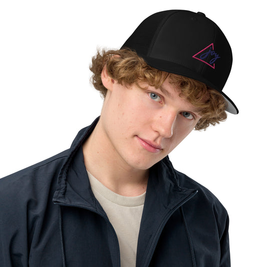 Closed-back trucker cap